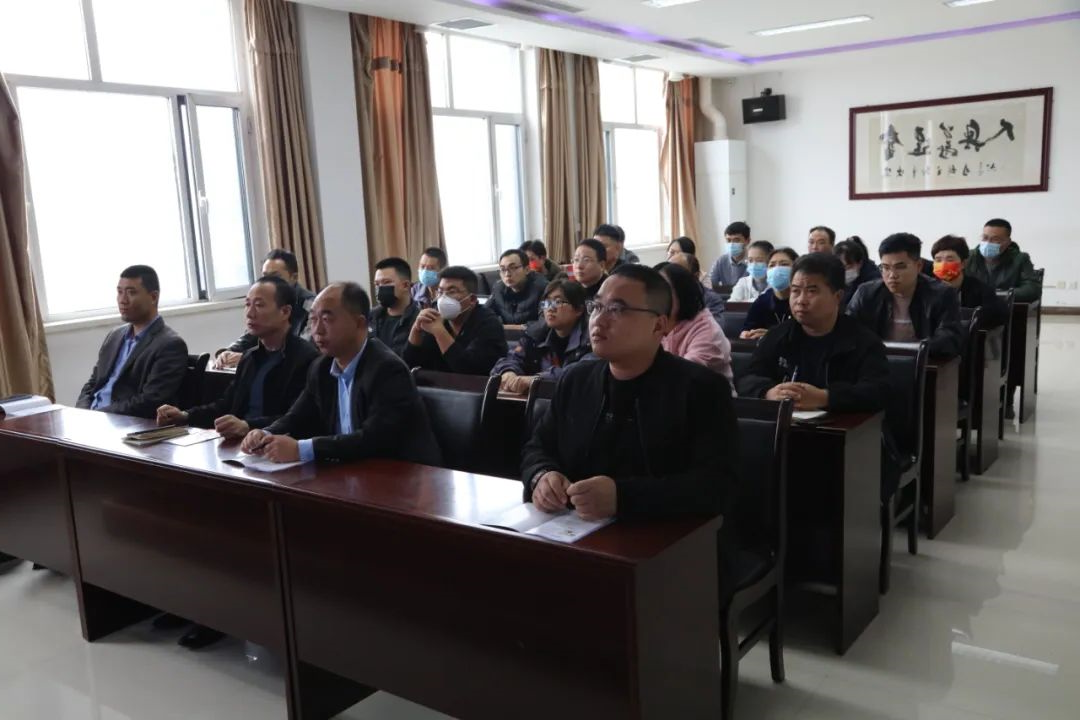 fire safety is more important than the mountain - huaxing pet food to carry out fire safety training meeting